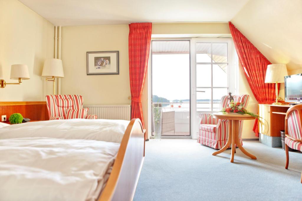 Strauers Hotel Am See Bosau الغرفة الصورة
